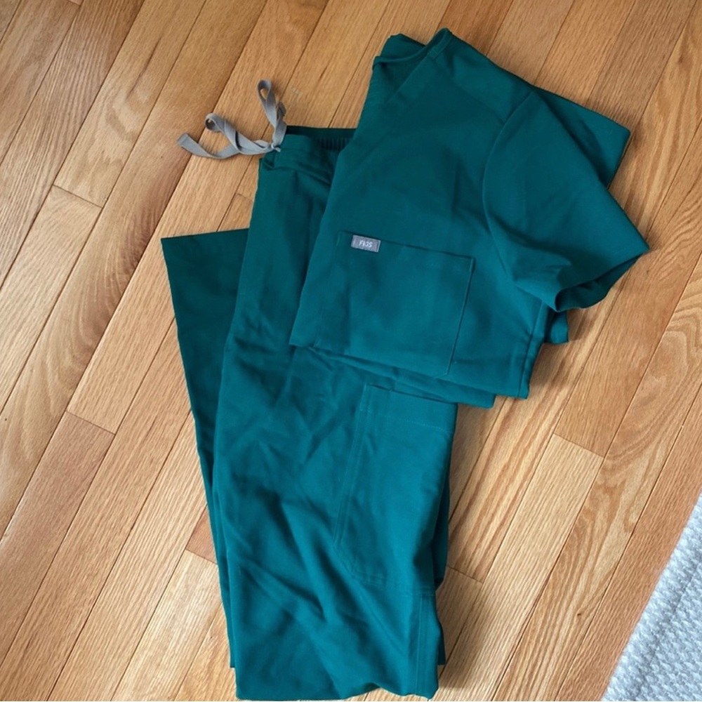 FIGS SCRUB SET